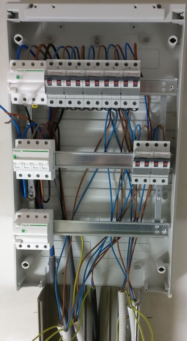Elektriciteitswerken door Maretech
